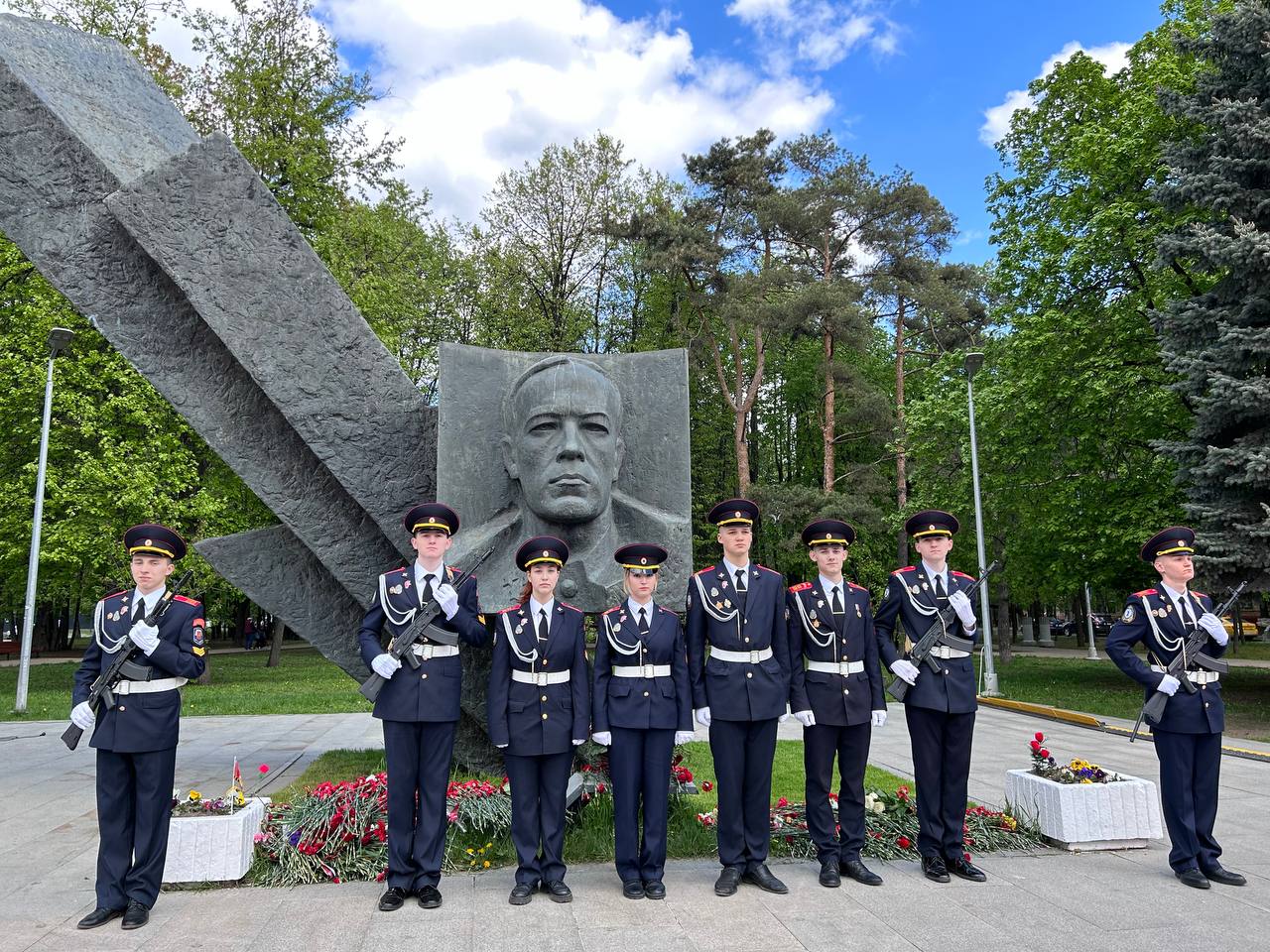 Кадеты возложили цветы к памятнику генералу-лейтенанту Карбышеву, ГБПОУ  Колледж полиции, Москва